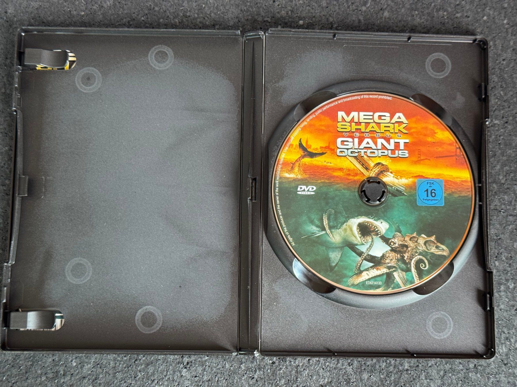 Tutti i DVDs: Mega Shark versus Giant Octopus DVD DE/EN – Usato da Fribourg venduto da tschjoly 4