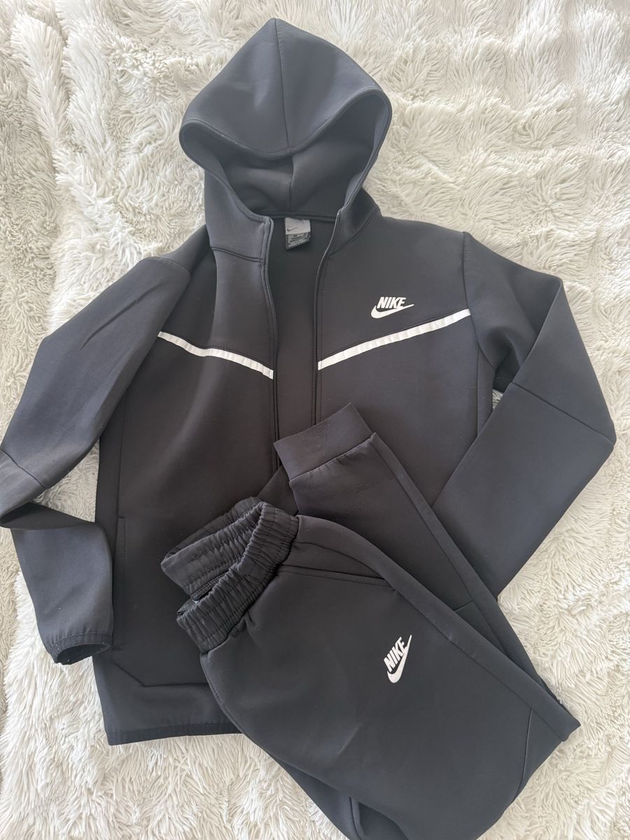 Nike Lotti & Set di vestiti: Nike Trainer 150-158 – Usato da Wetzikon ZH venduto da shey7