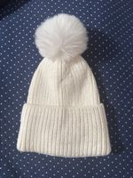 Bonnet d'hiver blanc, avec pompon fourrure synthétique