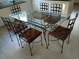 Glas-Esstisch mit 6 Stühlen, Metallgestell
