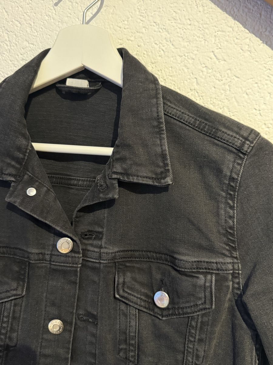 H&M Giacche: Jeansjacke in Schwarz – Usato da Zollikofen venduto da Akshy 1