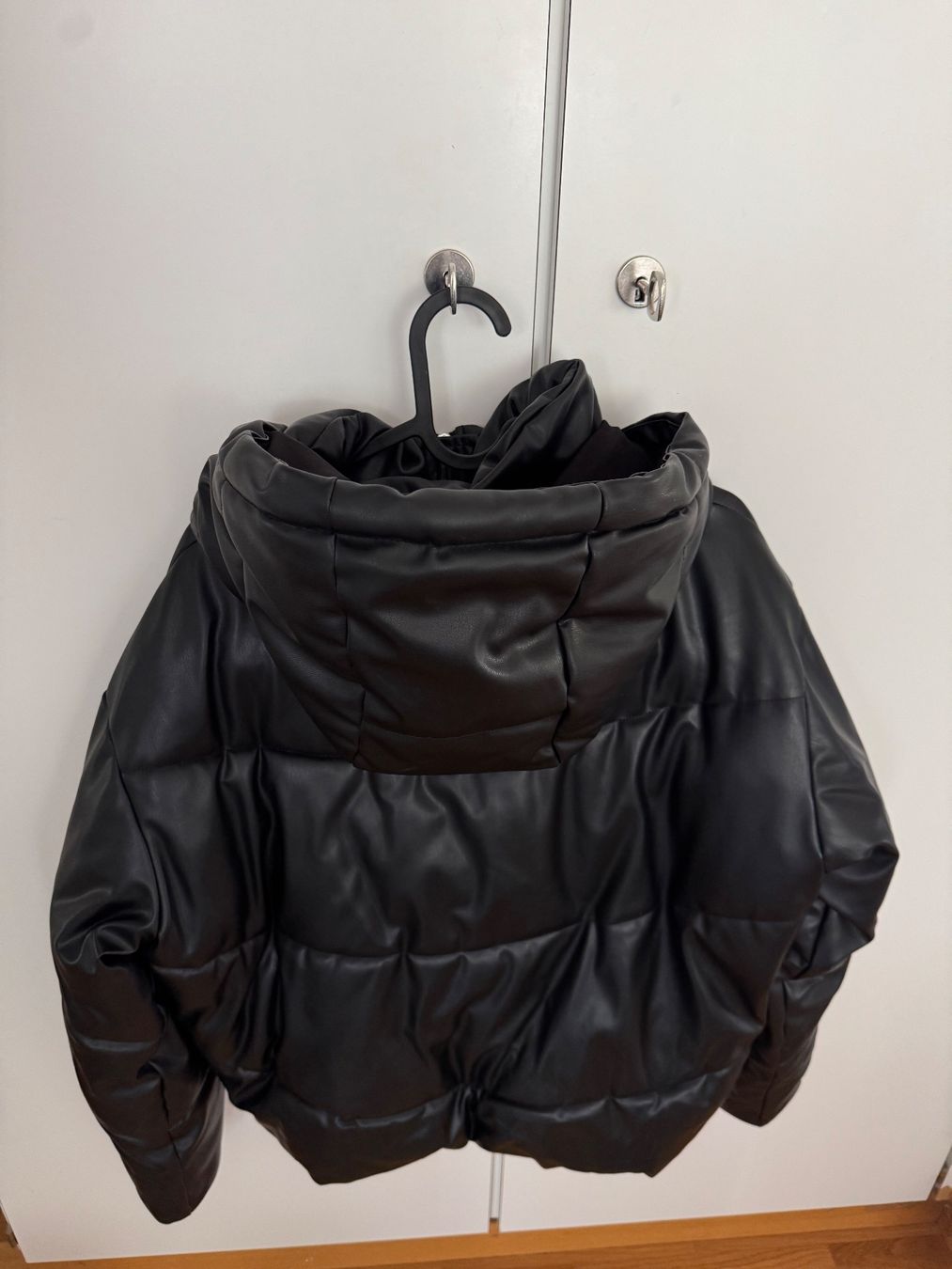 Zara Vestes: schwarze Winterjacke Zara – D'occasion à Rüfenacht BE par NE_ 2
