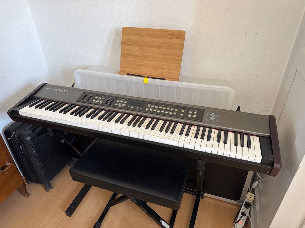 Roland RD-170 Stage Piano Keyboard with stand and (Gebraucht) in Basel ...