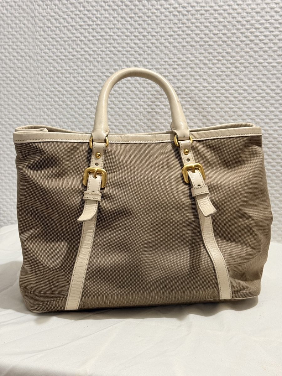 Prada Borse da donna: Prada Tote Bag Beige Canvas Leather Trim – Usato da Geneve venduto da DarlingVintage 2
