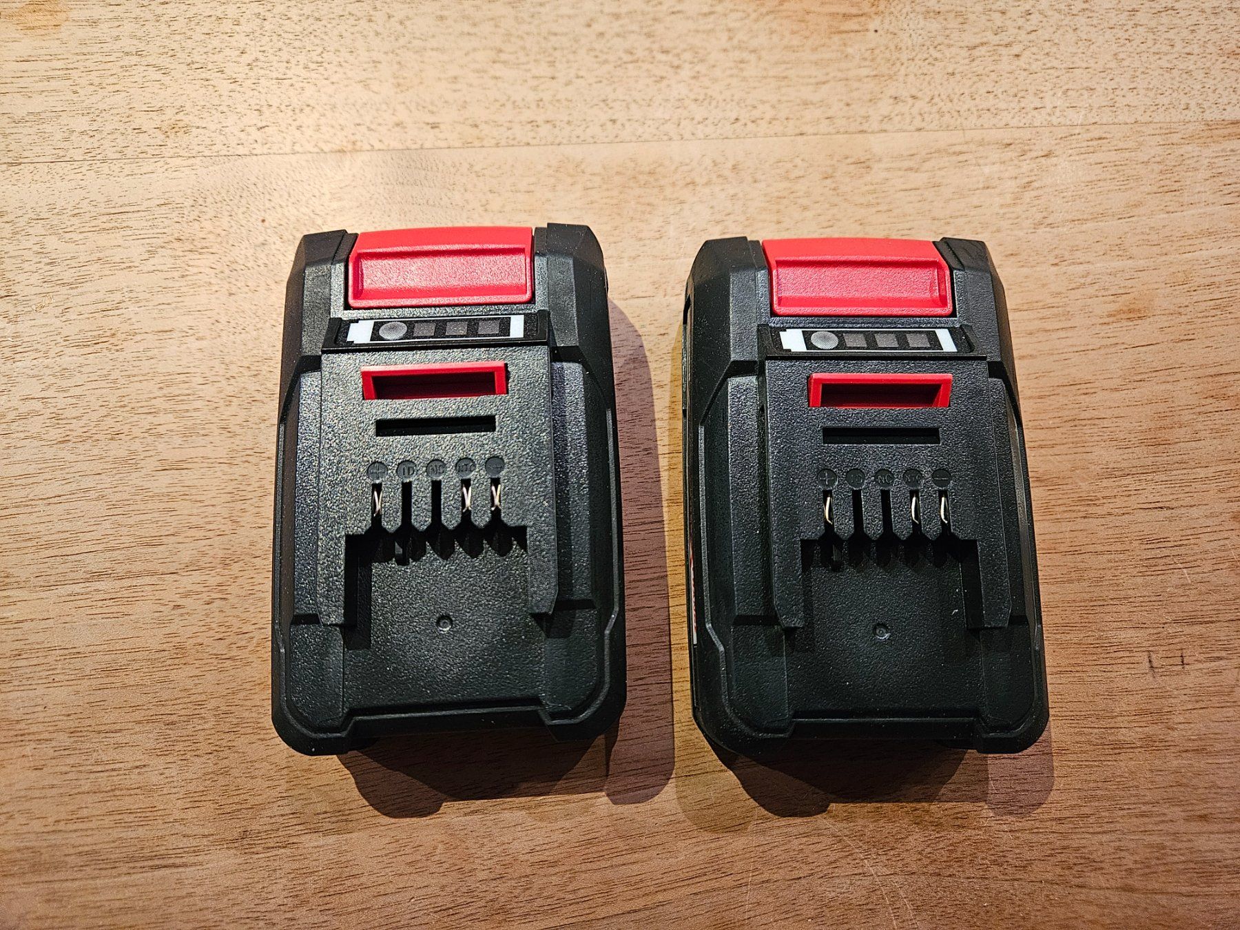 Einhell Caricatori & Batterie: Einhell Ladegerät und 2 Akkus 18V 2.0Ah – Nuovo e nell'imballaggio originale da Schangnau venduto da egli6.2 3