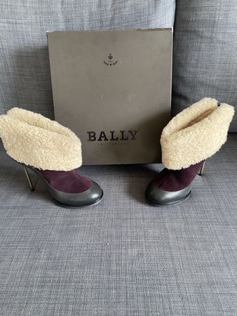 NEW Bally Butillions, size - 39