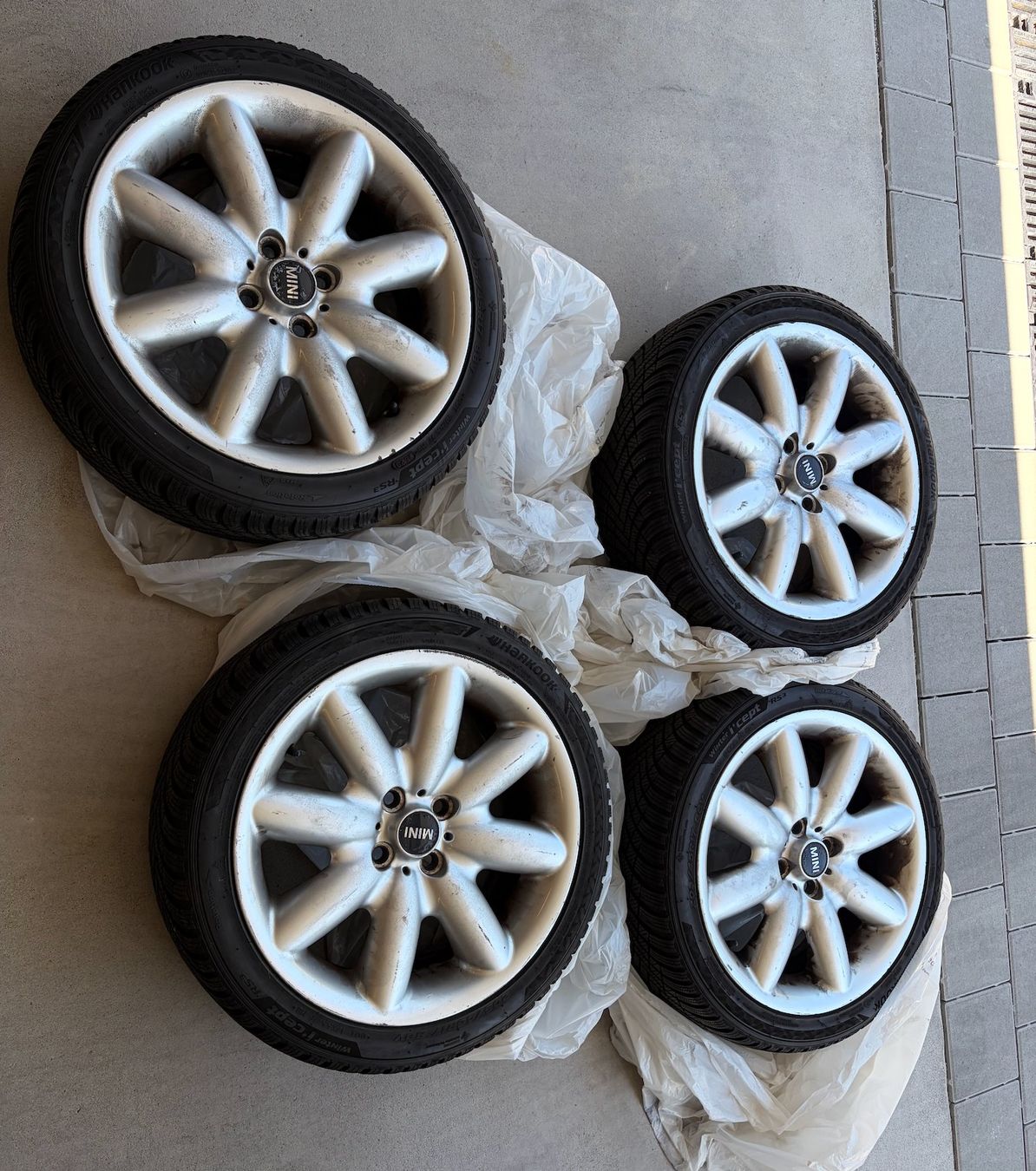 Pneus & Roues: Mini Cooper S Winterreifen Hancock mit Felgen – D'occasion à Landschlacht par Briona