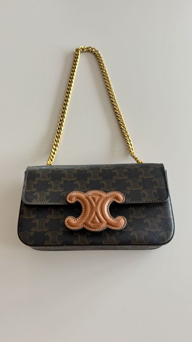 Celine Sacs femmes: Celine Triomphe Canvas Chain Shoulder Bag Tan  – D'occasion à Dübendorf par Pink.Blue 1