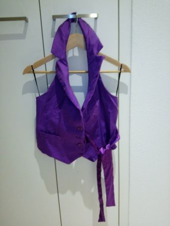 Extravagante, festliche Weste, mit Satin Schleife, in Lila/M