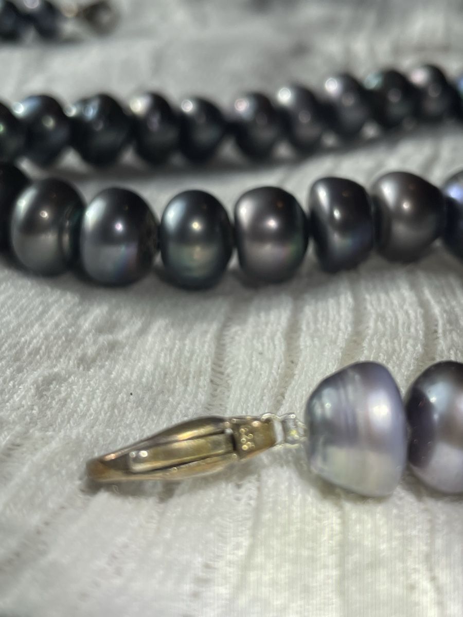 Perle (finte): Elegante Graue Perlenkette & Armband – Usato da Weier im Emmental venduto da ajnakrim 1