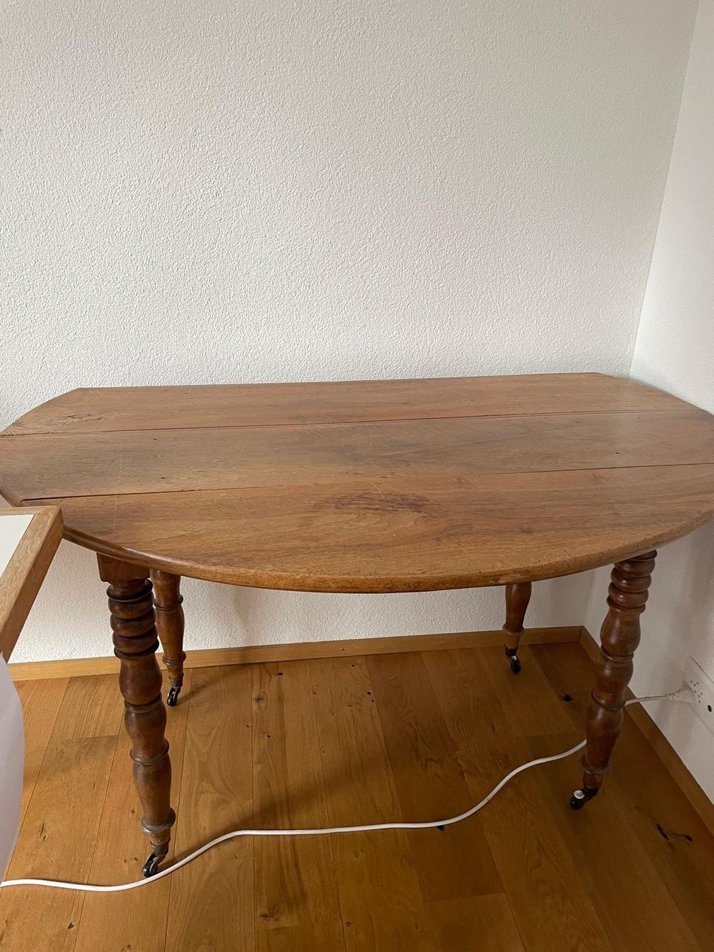 Tische: Antiker französischer Tisch – Gebraucht aus Meilen von sho_vct5 2
