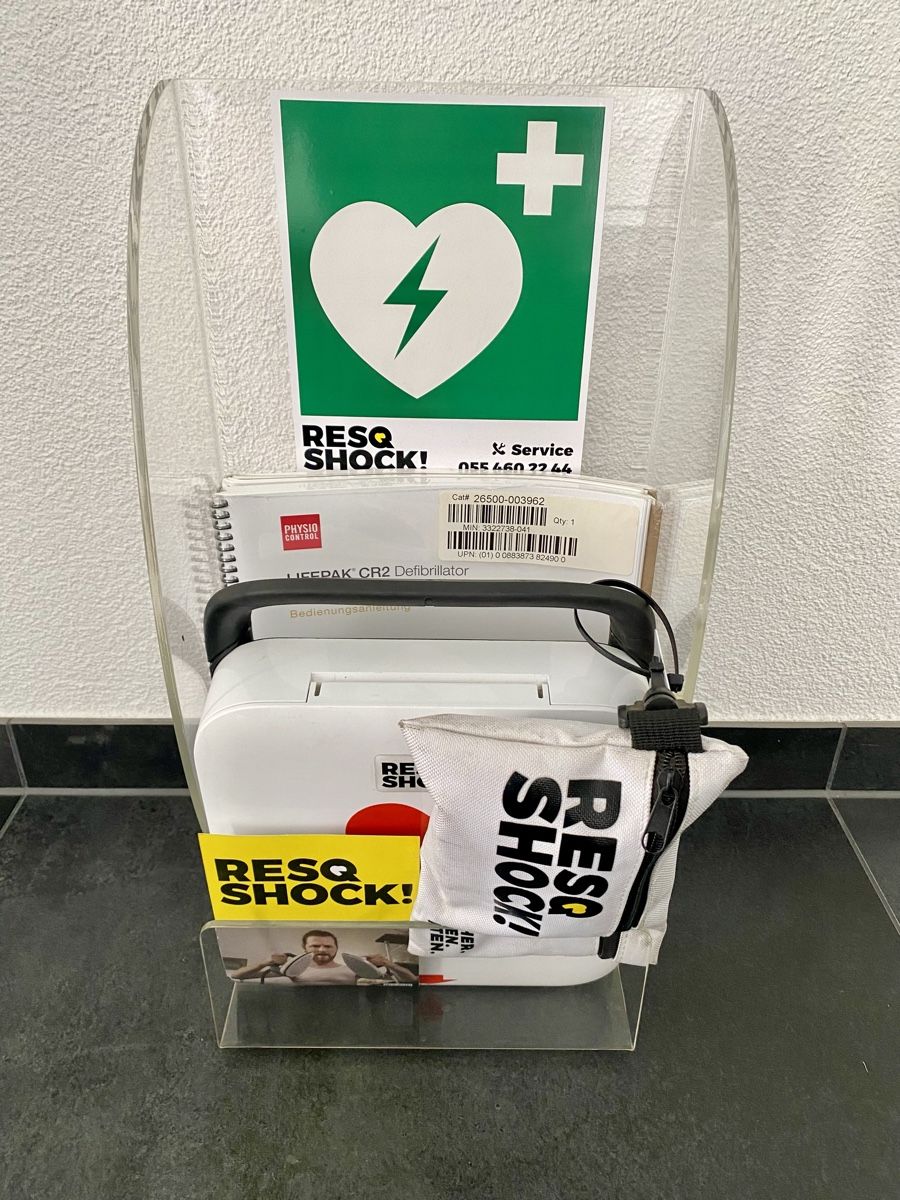 Attrezzature mediche: Physio-Control Lifepak CR2 Defibrillator mit Wandhalter – Usato da Seeberg venduto da BestDeal_CH 1