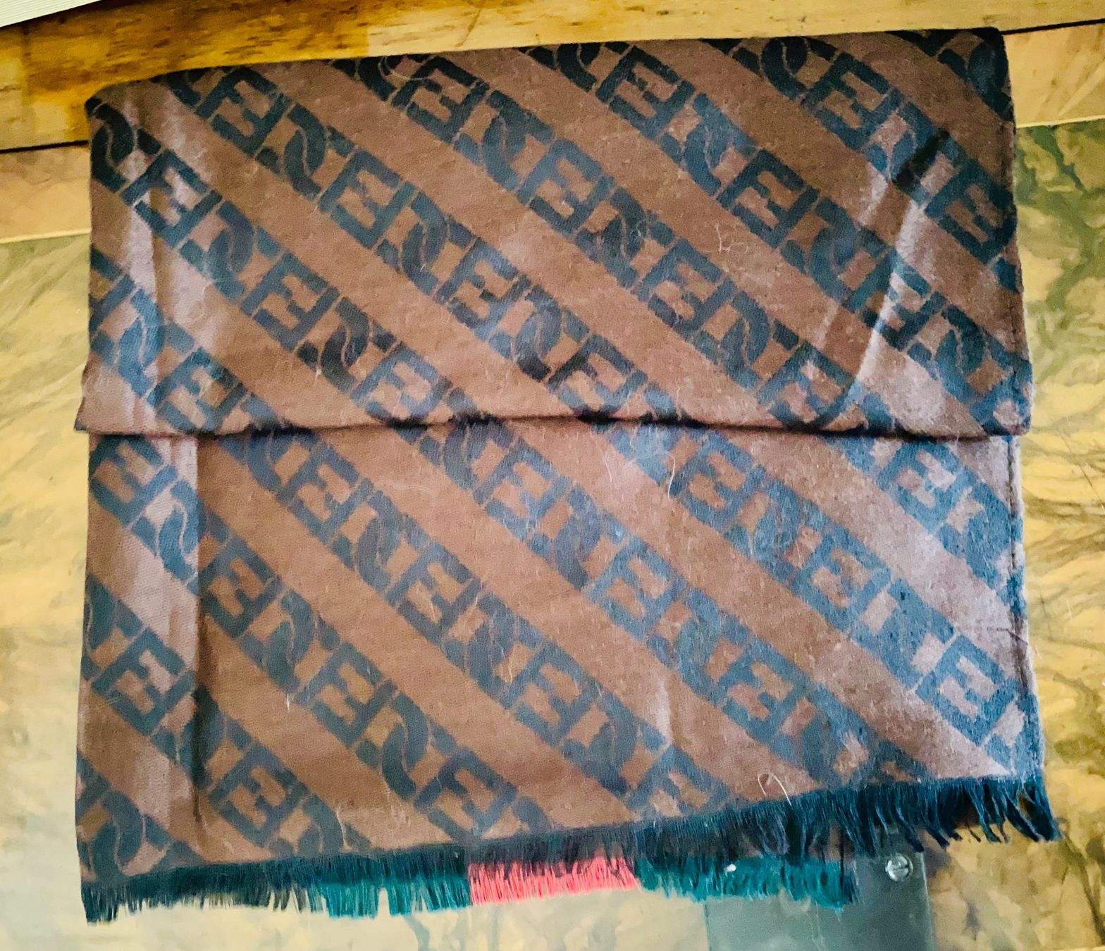 Foulards, Tücher & Schals: Grosser Schal mit Logo – Neu (gemäss Beschreibung) aus Zürich von Sol65 1