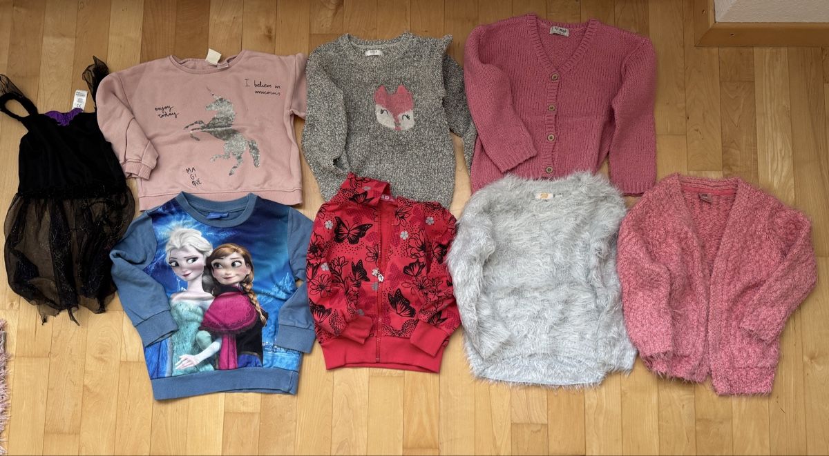 Lotti & Set di vestiti: Mädchen Kleider Paket 98-104 - 40 st – Usato da Möhlin venduto da tiio 4
