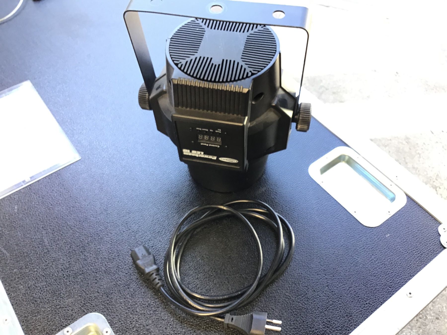 Showtec Lampade: Showtec Phantom Powerbeam LED 10 – Usato da Leuggern venduto da stagem 3