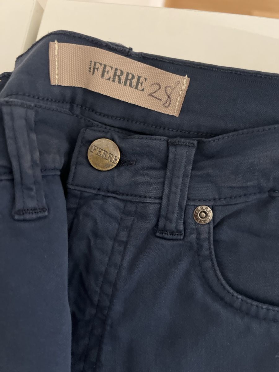 Gianfranco Ferre Jeans: NEUE Gianfranco Ferré Jeans Gr. 28 – Nuovo e nell'imballaggio originale da Meilen venduto da sculptur 2