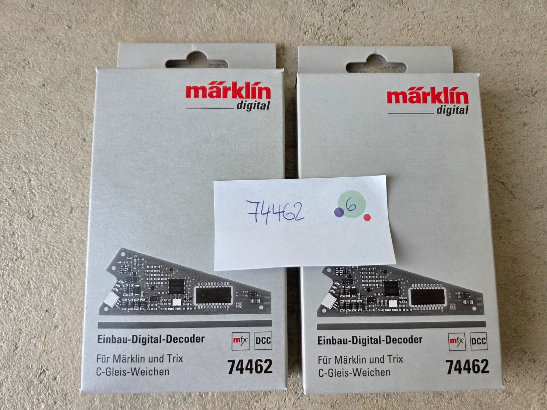 Märklin Modellini di ferrovie: Märklin Einbau-Digital-Decoder 74462 (6) - 2 Stk. – Nuovo e nell'imballaggio originale da Udligenswil venduto da Giordi3