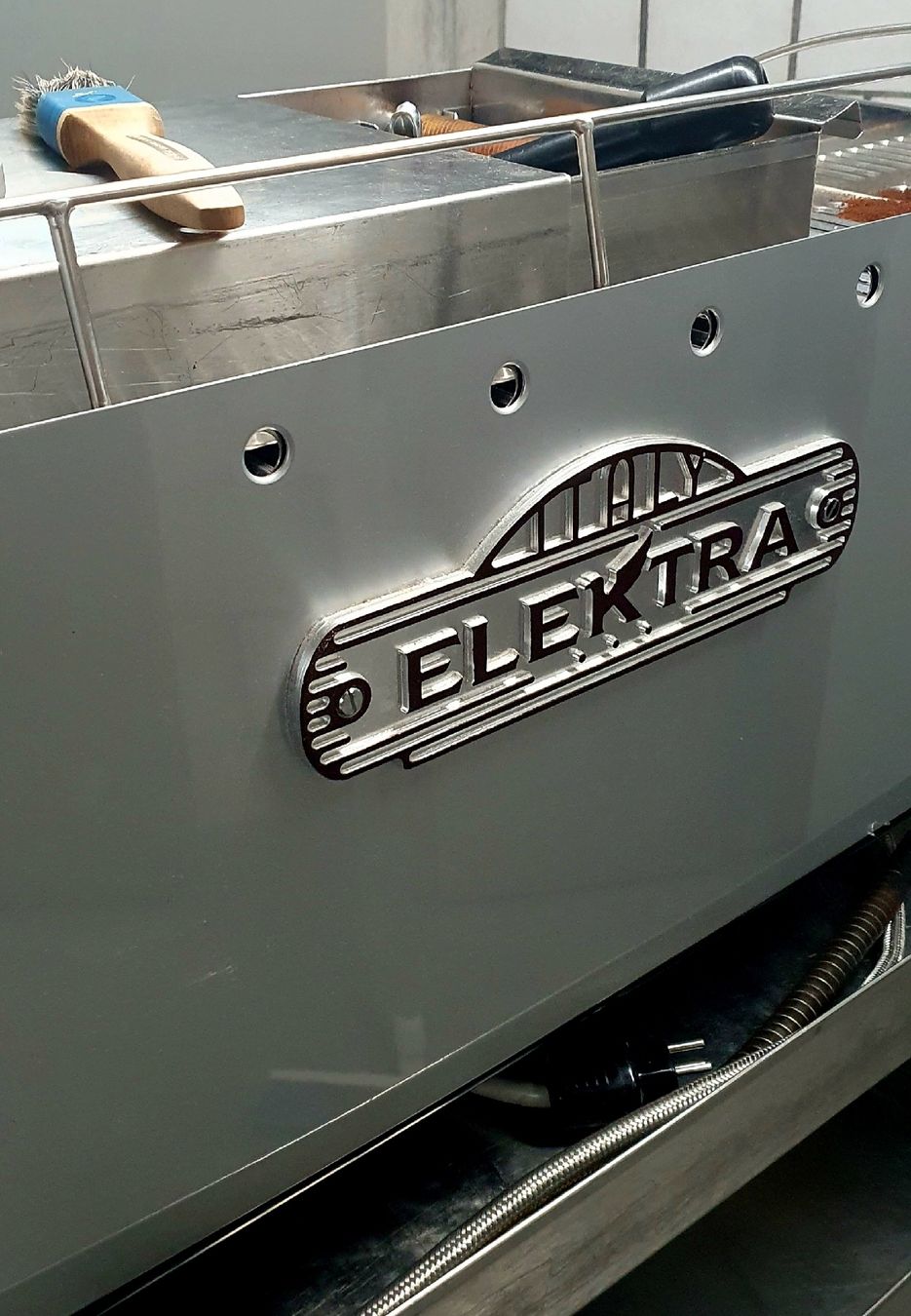 Machines à café & Machines à expresso: Siebträgermaschine, Elektra, 3-Kolben – D'occasion à Kehrsatz par Eifach-Luege-ch 4