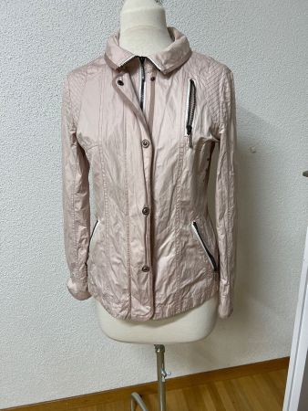 Schöne neuwertige Jacke von Gil Bret 36