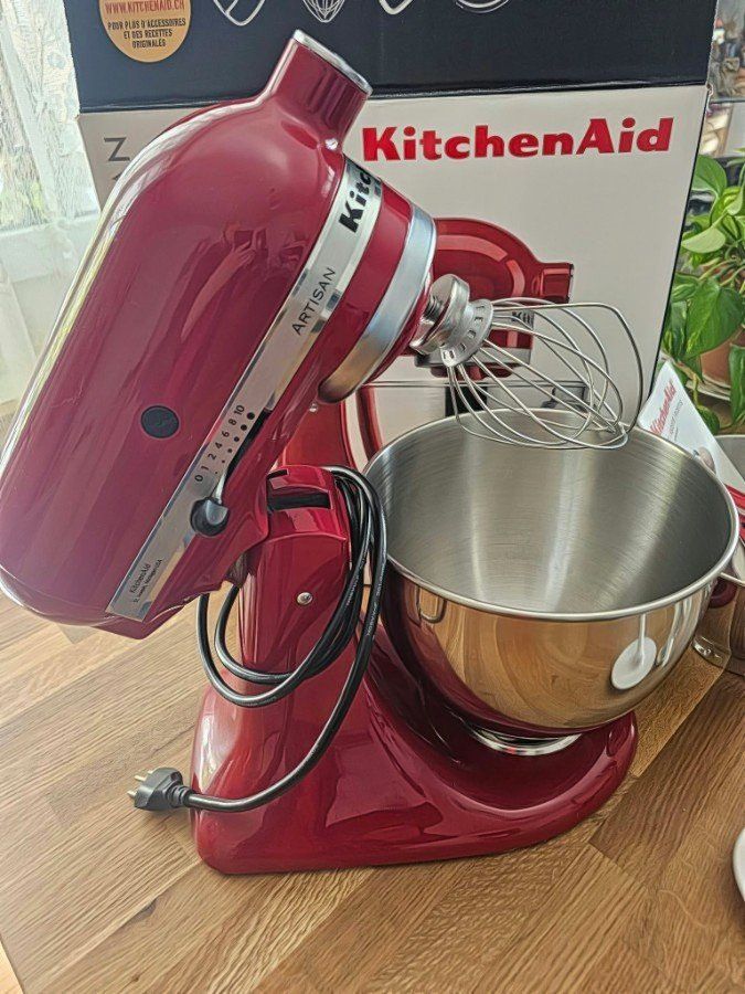 Kitchenaid Elettrodomestici da cucina: KitchenAid Artisan 5KSM150, "Imperial Red" – Usato da Winterthur venduto da BW.1994 1