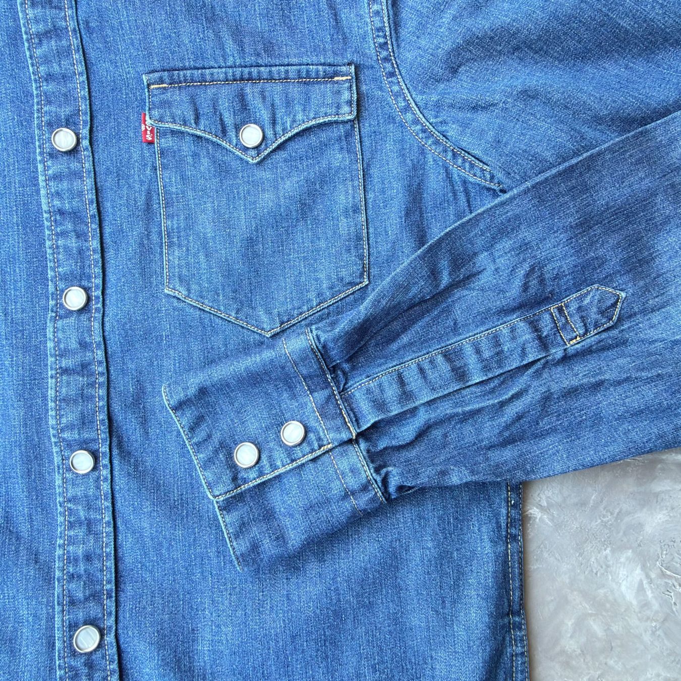 Levi's Chemises: Chemise en jean Levi's – D'occasion à Thônex par Suisse.Shopping 6
