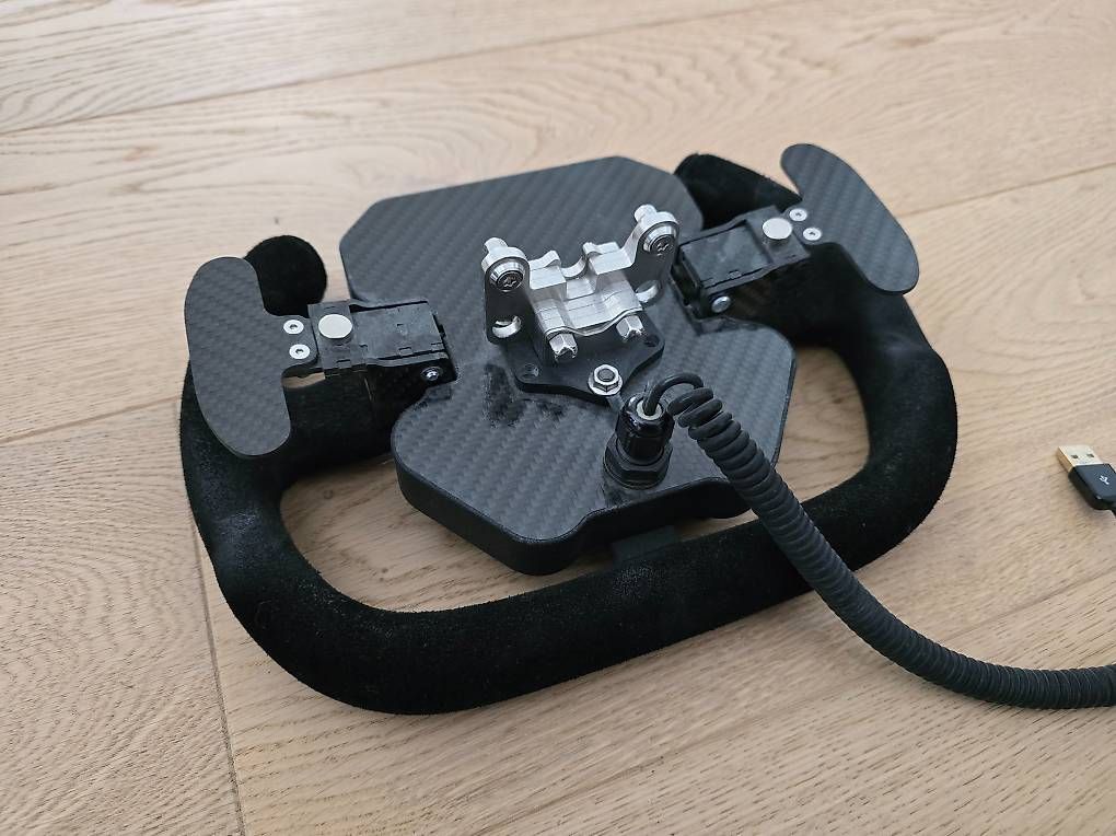 Controller: FiTech Momo 27c Formellenkrad mit Custom Button Box – Gebraucht aus Hombrechtikon von KgDingeling 3
