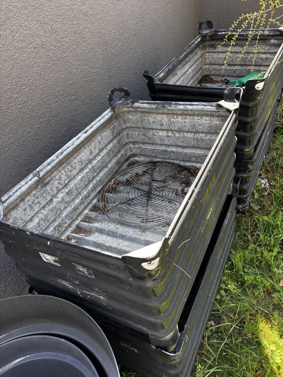 Blumentöpfe: Materialbox mit Kranösen / Pflanzentopf / Hochbeet, 120x80cm – Gebraucht aus Kloten von Sia_Lin 4