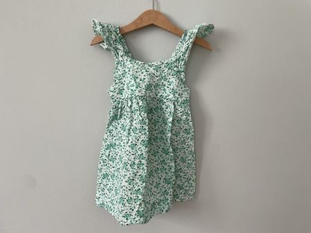 Zara Kleid mit Blümchen Gr. 104 🪷