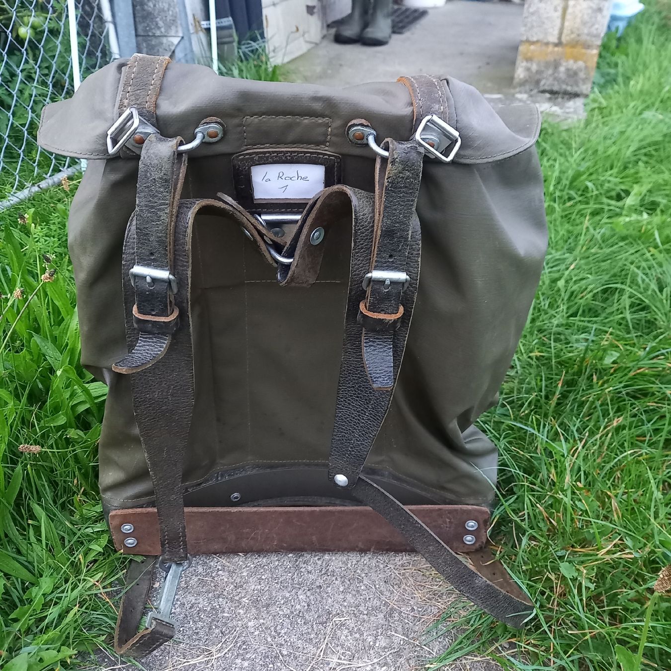 Schweizer Armee Zaini: Schweizer Armee Rucksack, vintage, mit Lederboden – Usato da Galgenen venduto da Allerlei8854 4