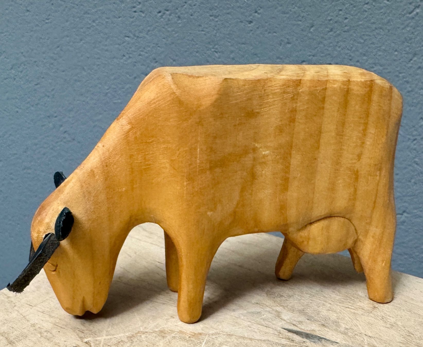 Figurines: Alte geschnitzte Holzkuh Kuh Holz – D'occasion à Rothrist par Luckywinner