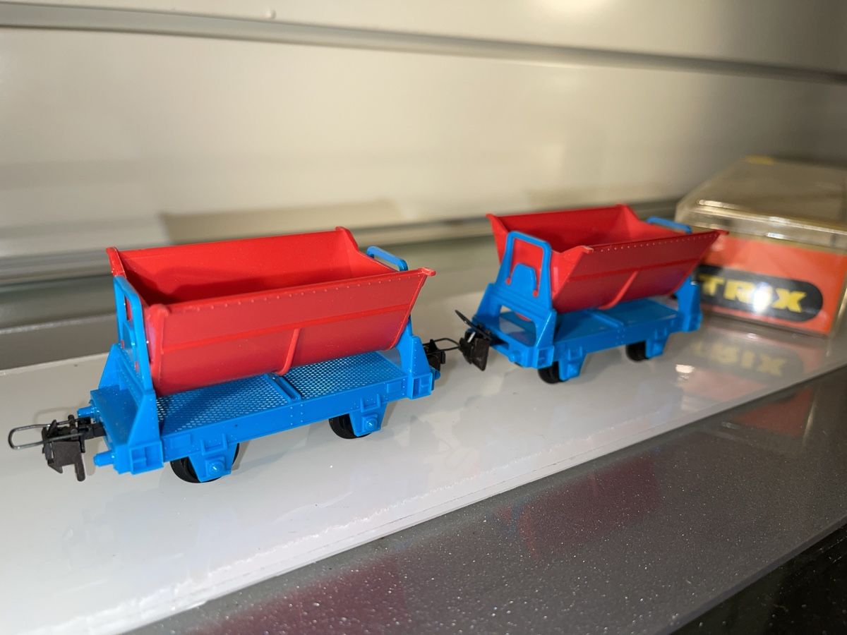 Trix Modelleisenbahnen: TRIX Kipploren-Wagen Güterwagen Total 2 stk. – Neu (gemäss Beschreibung) aus Siebnen von speedy63