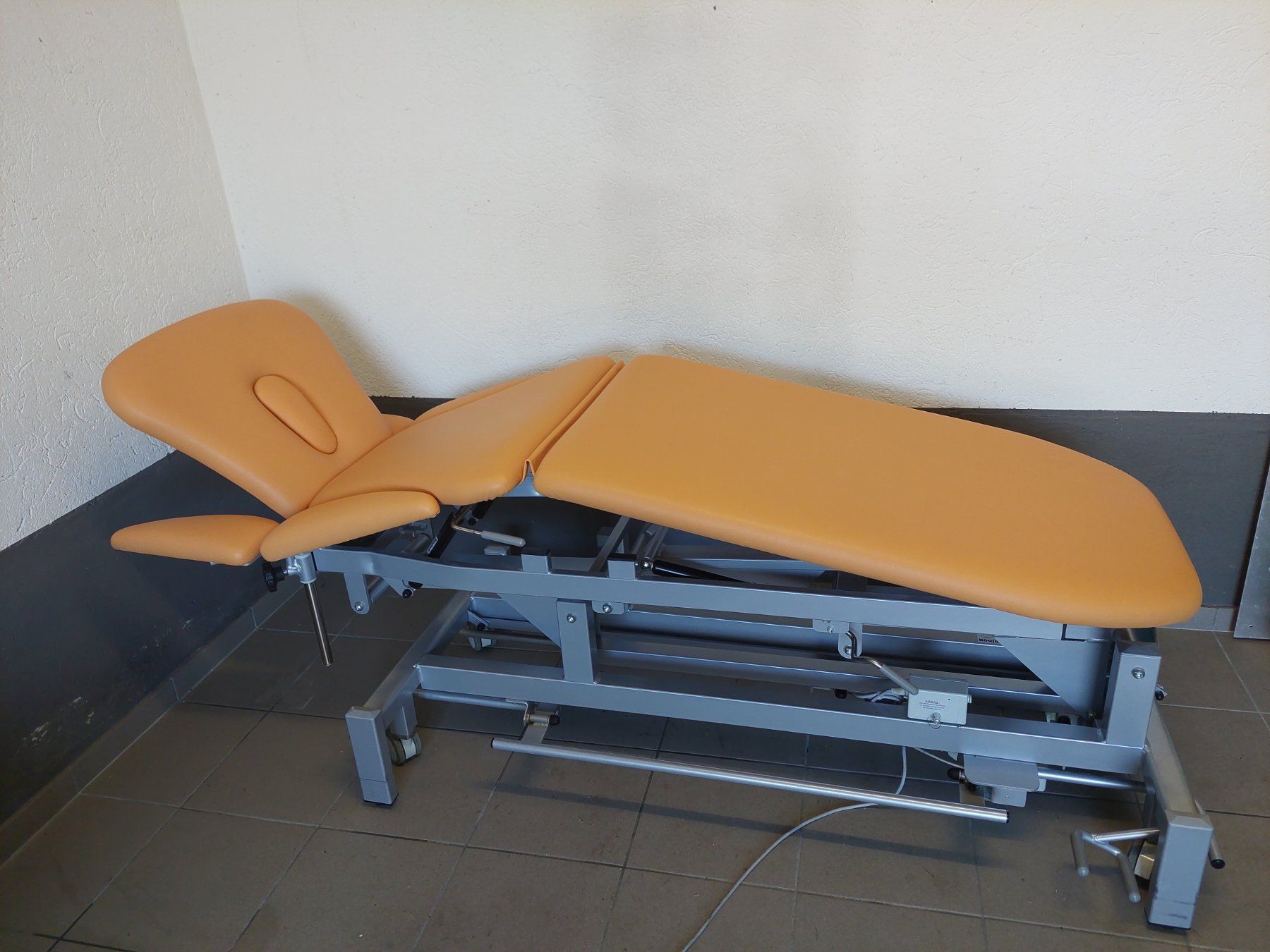 Lettini & sedie per cosmetici: Massageliege, Therapieliege, Praxisliege – Usato da Ricken SG venduto da Bobo66 6