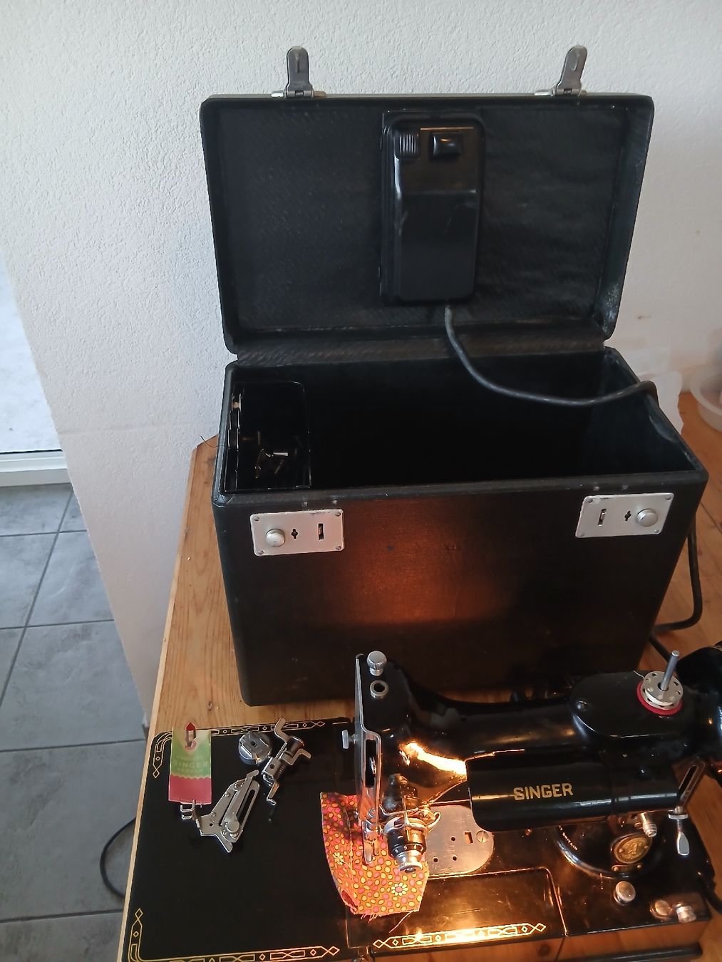 Singer Nähmaschinen: Singer 222K Sewing Machine with Case and Accessories – Gebraucht aus Bronschhofen von woj_5knx 2