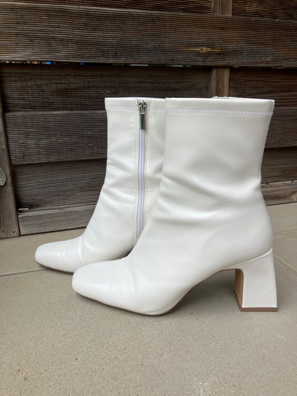 Bershka Scarpe da donna: STIVALETTI BIANCHI CON TACCO – Usato da Mezzovico venduto da bai_td2m 2