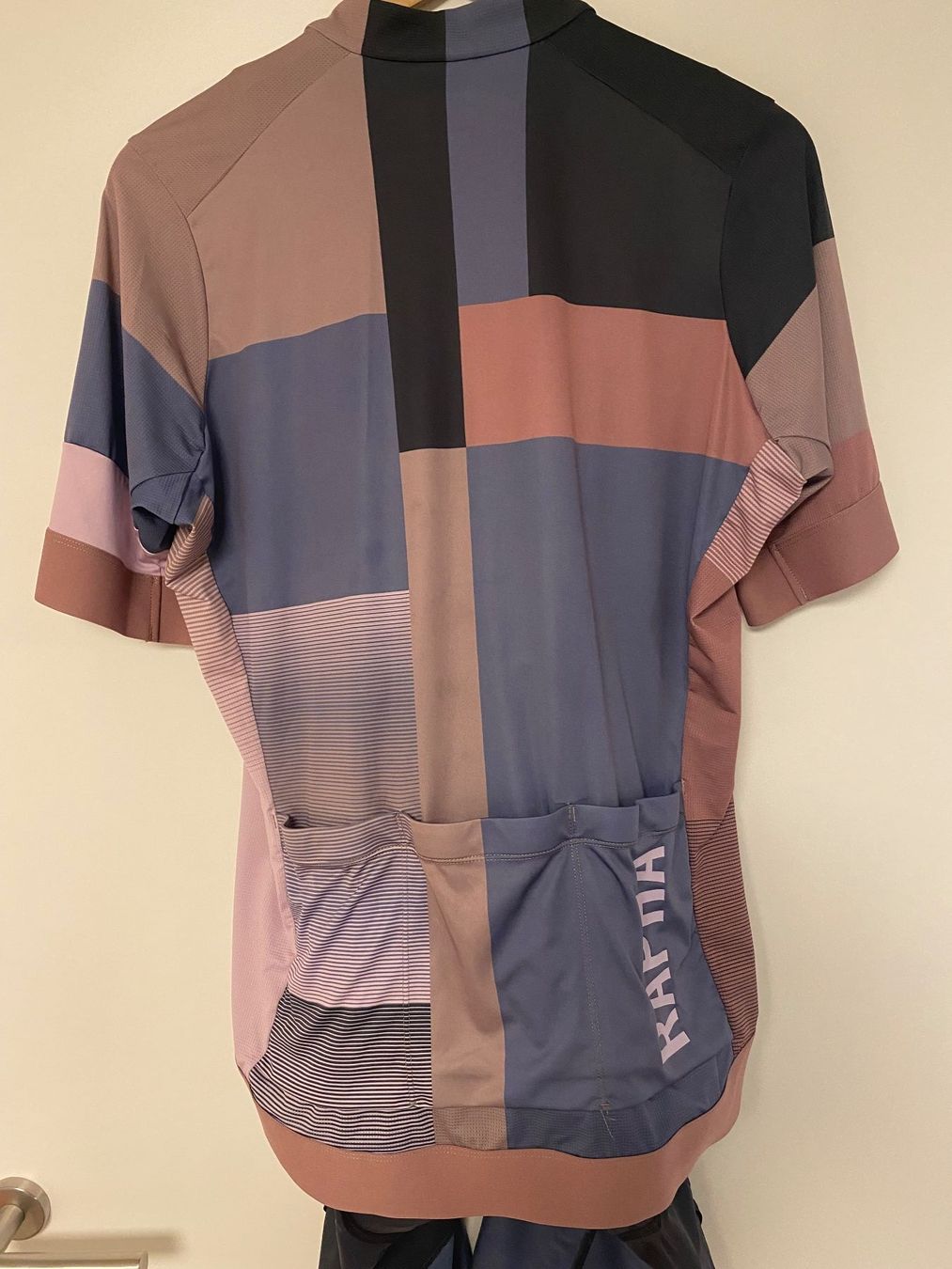 Rapha Lotti di vestiti: Ensemble cycliste Rapha taille XL : maillot, cuissard, ca... – Usato da Mézières VD venduto da triteam5 4