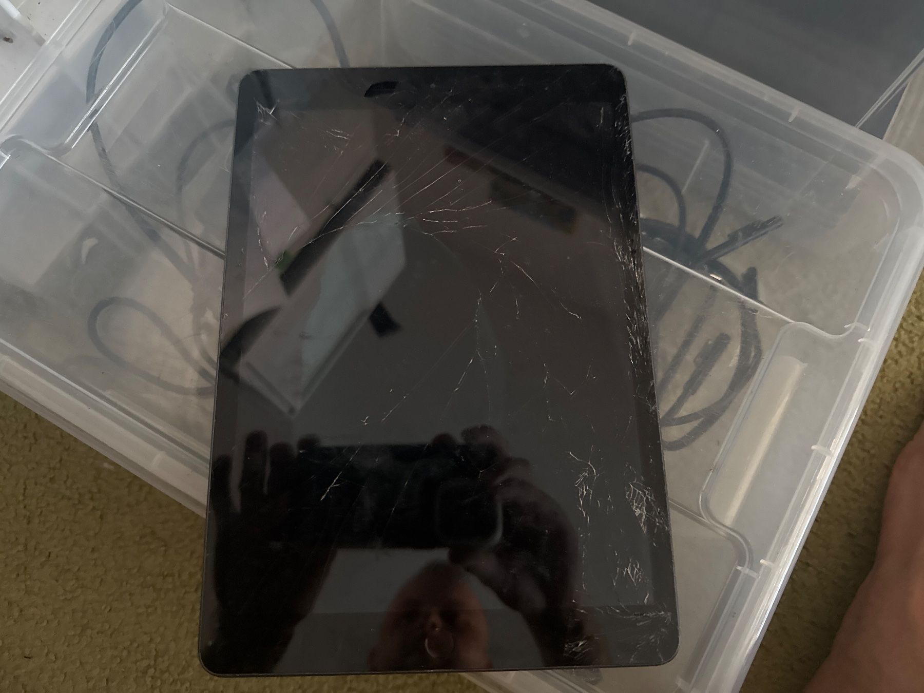 Apple Tablet PC: Ipad 7. Generation - A2197 - ungeprüft – Defekt aus Olten von HoYa01 1