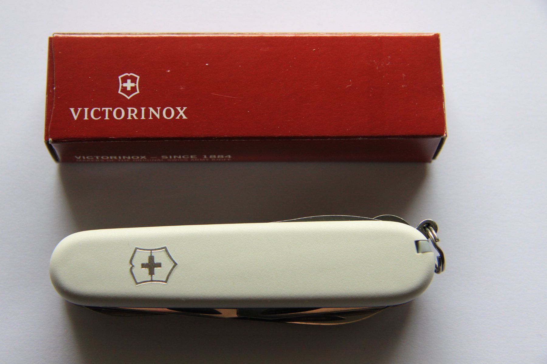 Victorinox Taschenmesser: Sackmesser Victorinox, 10 teilig, weiss – Neu (gemäss Beschreibung) aus Baar von ben_vrx8