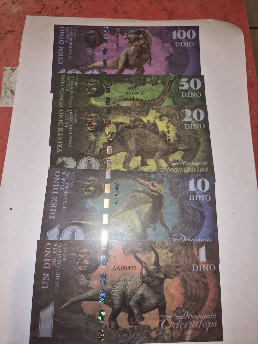 Banconote: lot de 5 billets commémoratif Dinosaure – Nuovo (secondo la descrizione) da Senèdes venduto da hen_fw8b