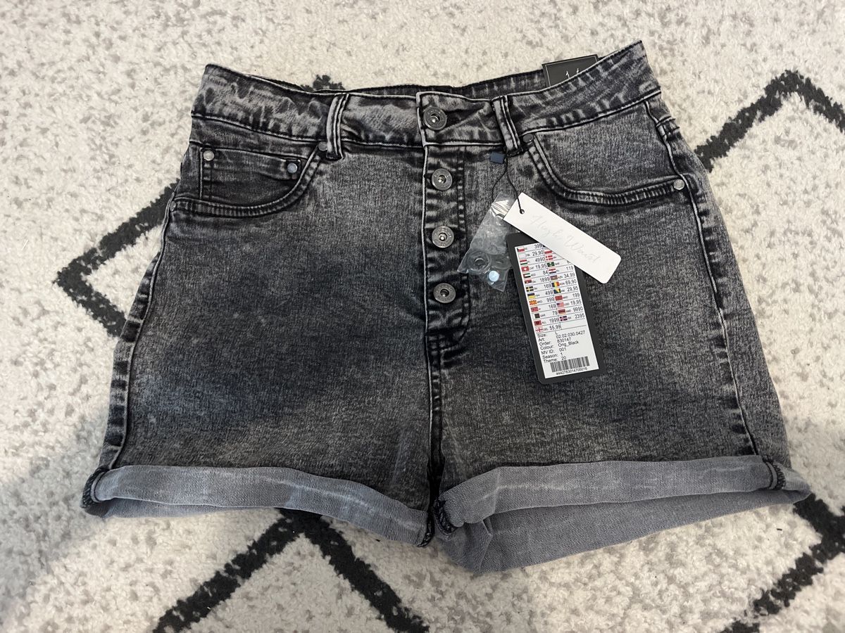 Jeans: Short en jeans neuf – Nuovo e nell'imballaggio originale da Bussigny venduto da LabiZaule