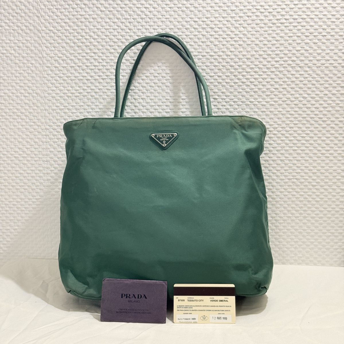 Prada Taschen: Prada Nylon Tessuto Handbag Tote – Gebraucht aus Geneve von DarlingVintage