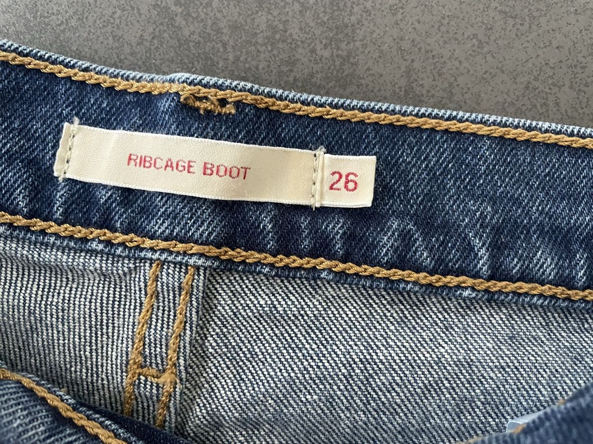 Levi's Jeans: Levi's ribcage – Nuovo (secondo la descrizione) da Herznach venduto da Enya_m26 2