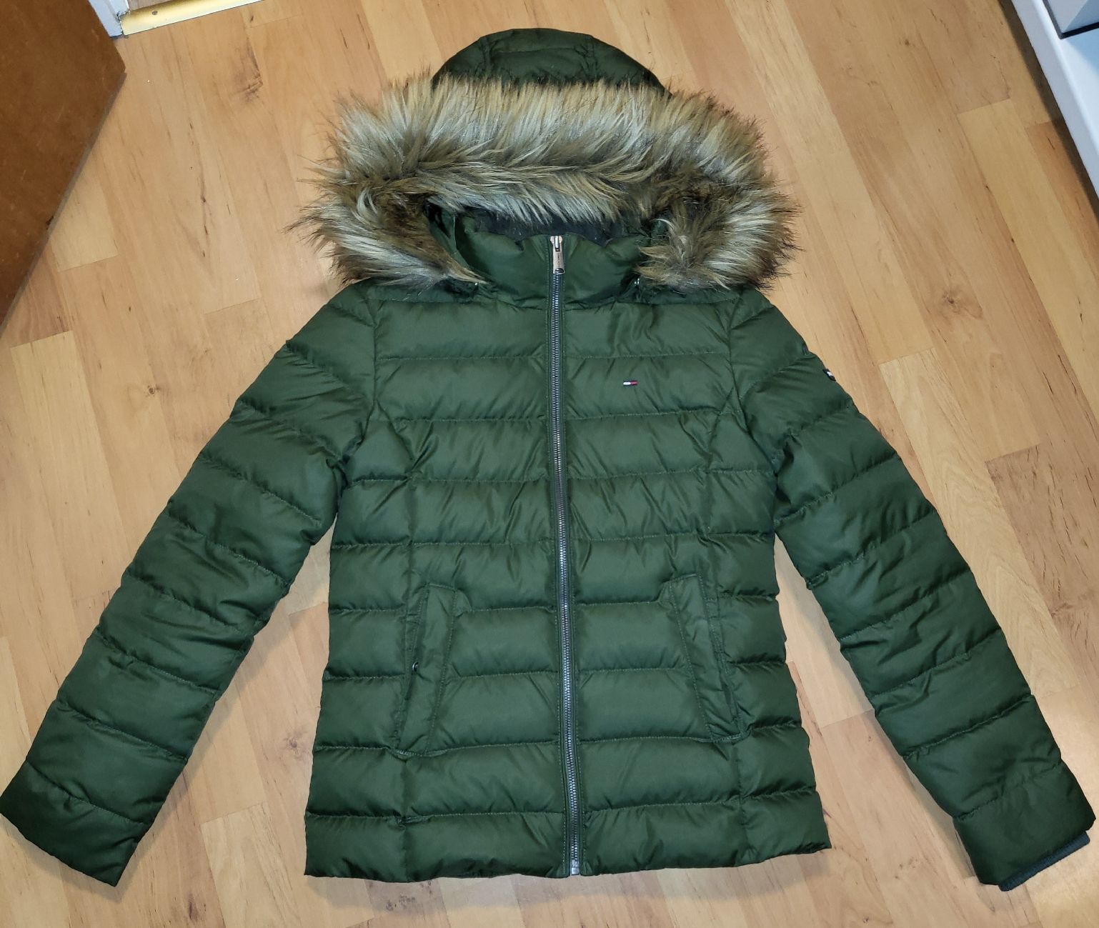 Tommy Hilfiger Jacken: Daunenjacke Tommy Hilfiger Gr. S – Neu (gemäss Beschreibung) aus Zwingen von crazy84