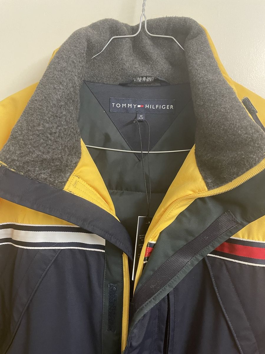 Tommy Hilfiger Giacche: Tommy Hilfiger Winter Jacket, Size M - Great Condition! – Nuovo e nell'imballaggio originale da Buttikon SZ venduto da trzurigo 1