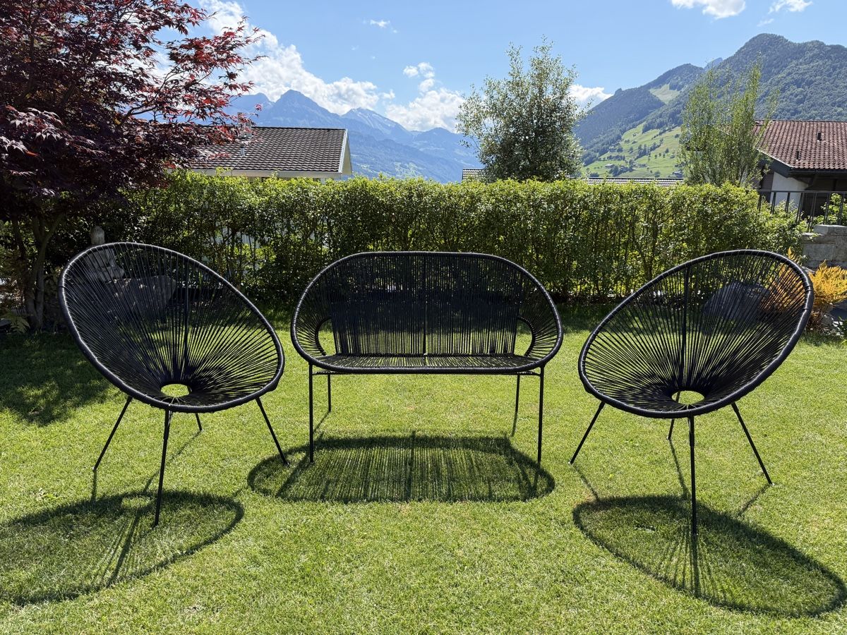 Maisons du monde Sedie: Chairs & Bench Set - Perfect for Summer Garden – Usato da Schwyz venduto da adbaar