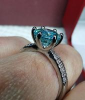 Bague avec zircons
