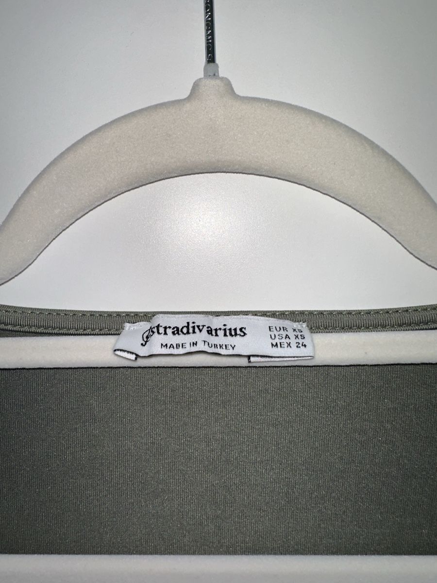 Stradivarius Top: Stradivarius Langarmshirt olivgrün – Usato da Pratteln venduto da sia_uk27 1