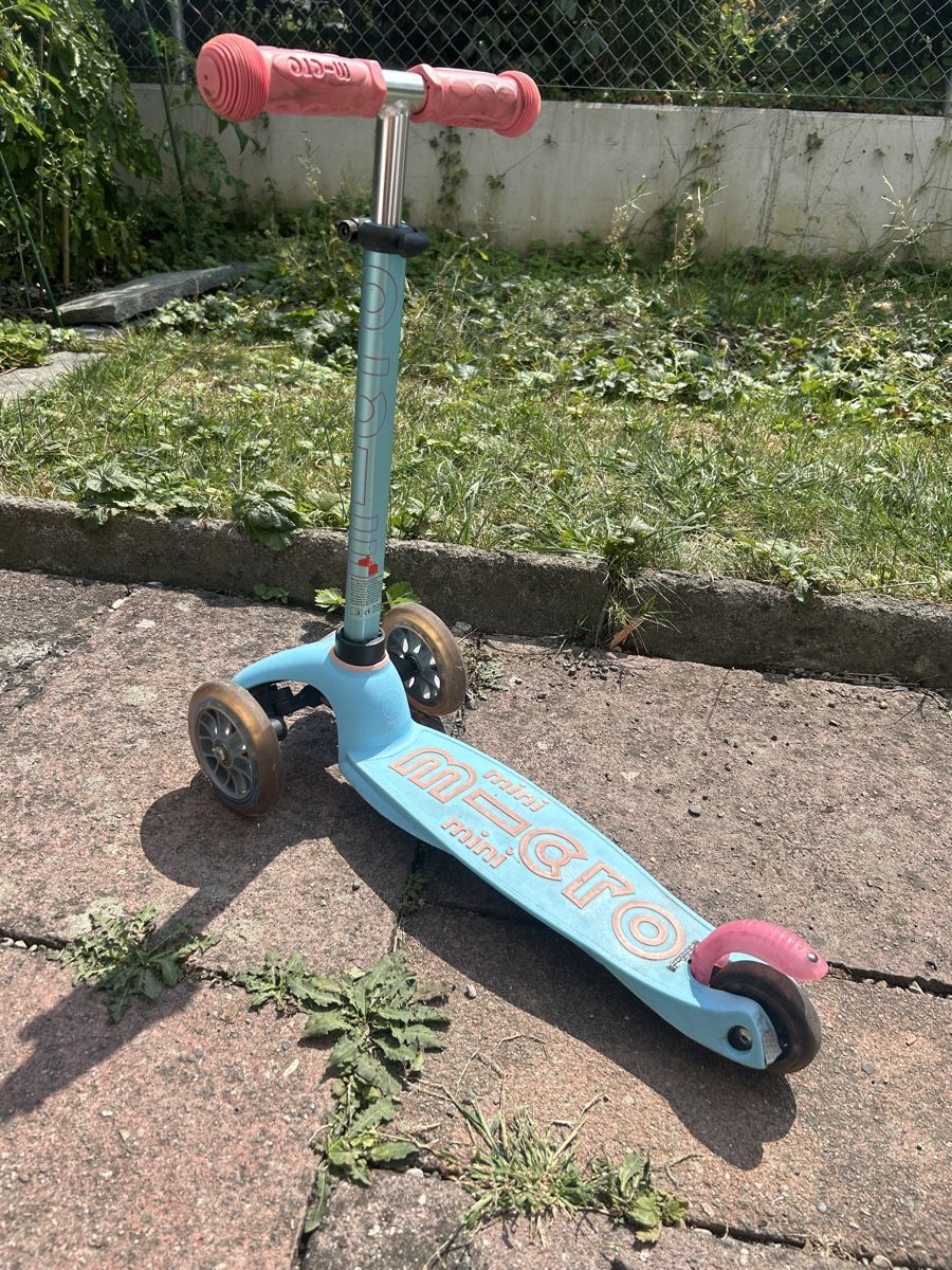 Micro Kickboard: Kinderroller Mini Micro blau guter Zustand – Usato da Zürich venduto da A_Guerrero