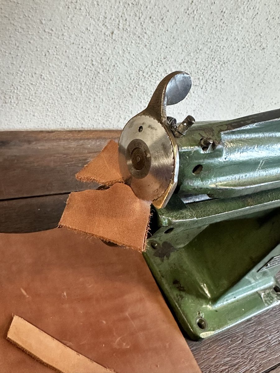Alle Maschinen: Landis Leather Slitting Machine - Vintage Craft Tool – Gebraucht aus Elsau von MANWITHVAN 3