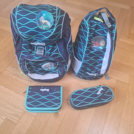 Ergobag Schultheke mit Sportsack und Etuis