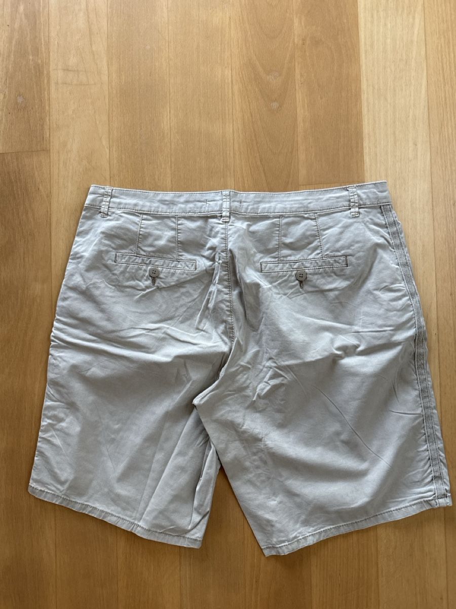 Esprit Pantalons: Shorts Esprit 42 – D'occasion à Oberrieden par Allesundanderes 2